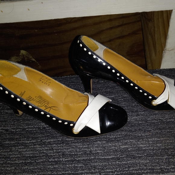 Black and White julianelli heels - Picture 2 of 3